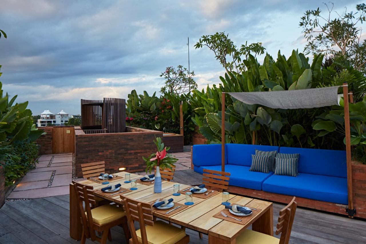 Potato Head Suites & Studios Seminyak Eksteriør bilde The rooftop bar at the hotel