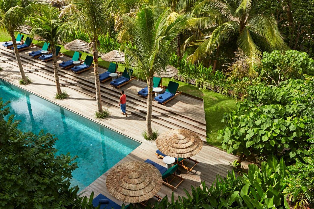 Potato Head Suites & Studios Seminyak Eksteriør bilde The swimming pool at the Four Seasons Resort