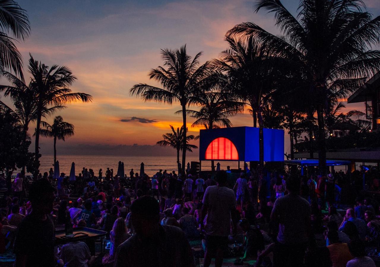 Potato Head Suites & Studios Seminyak Eksteriør bilde Sunset at the beach club