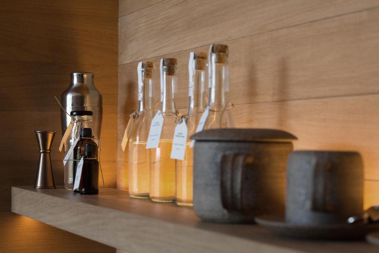 Potato Head Suites & Studios Seminyak Eksteriør bilde Bottles of grappa